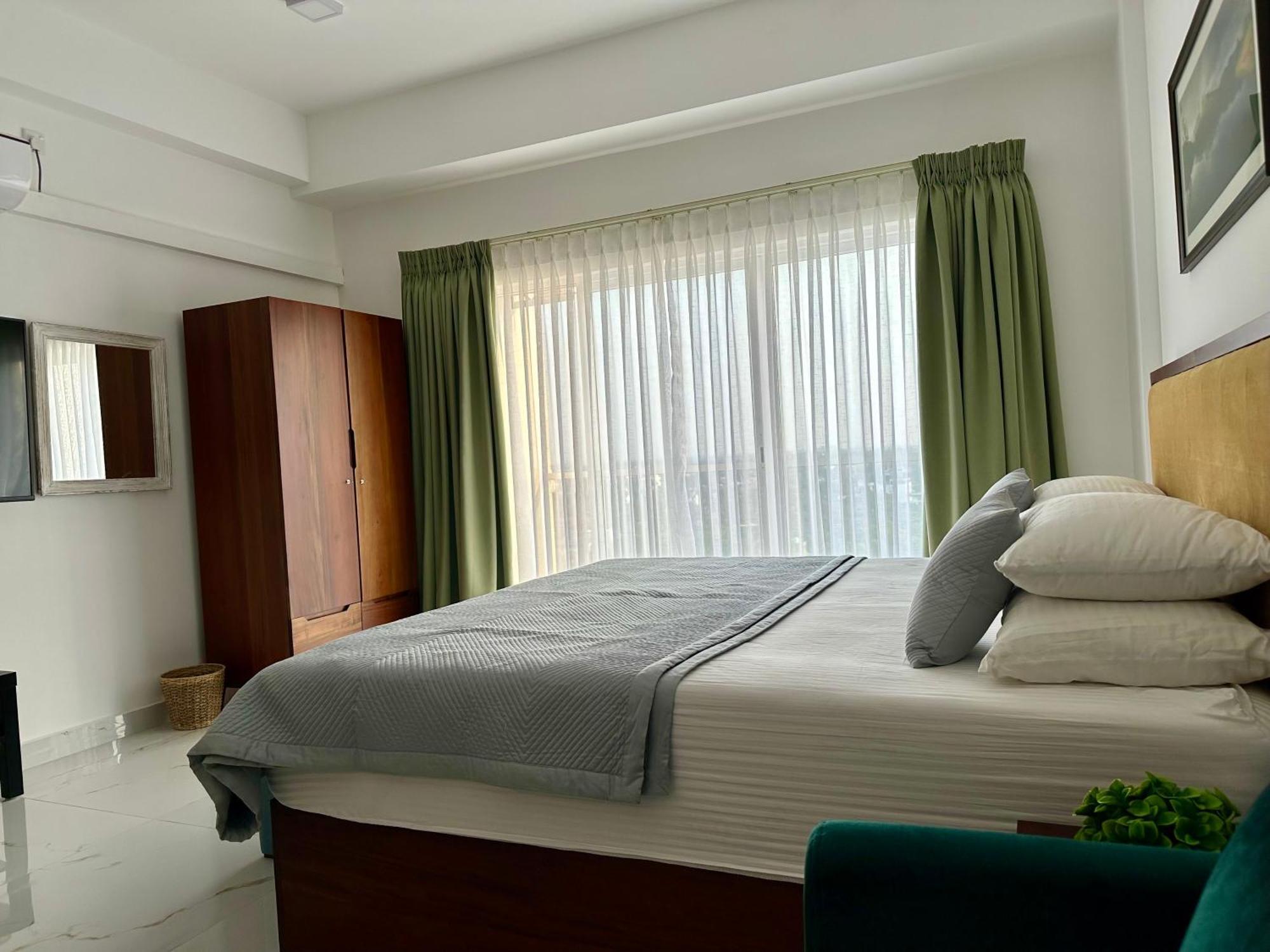 Ocean Breeze Hotel Residencies Britlanka Apartments Negombo Eksteriør billede