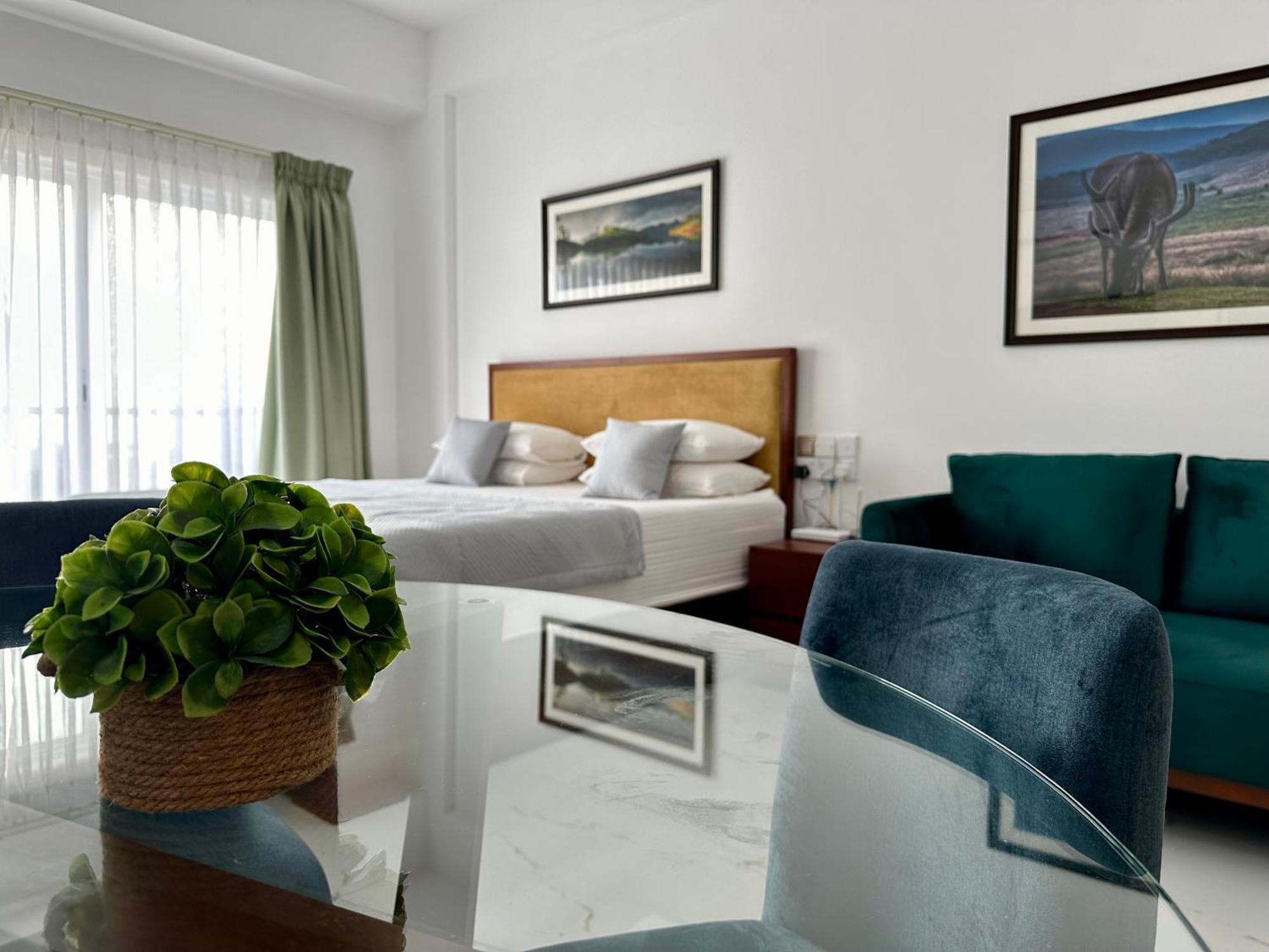 Ocean Breeze Hotel Residencies Britlanka Apartments Negombo Eksteriør billede