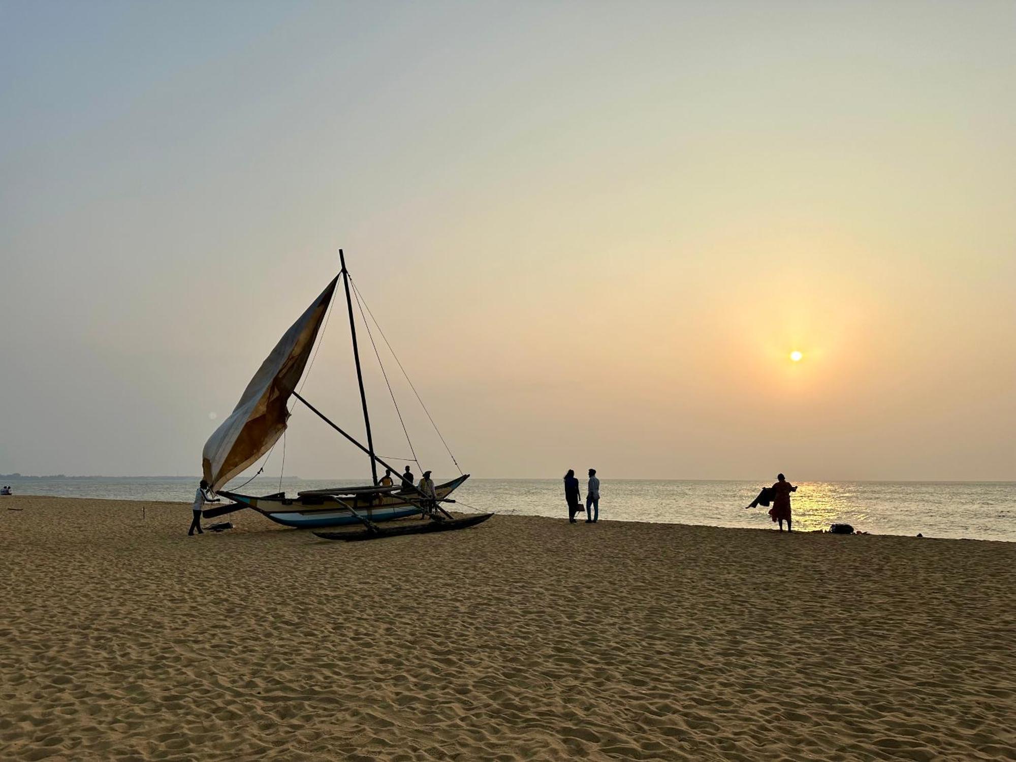 Ocean Breeze Hotel Residencies Britlanka Apartments Negombo Eksteriør billede